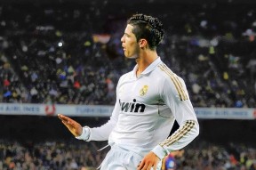 西班牙队观众热烈欢呼！，C罗迎来十二赛季出色发挥再创辉煌时刻的简单介绍-九游游戏平台