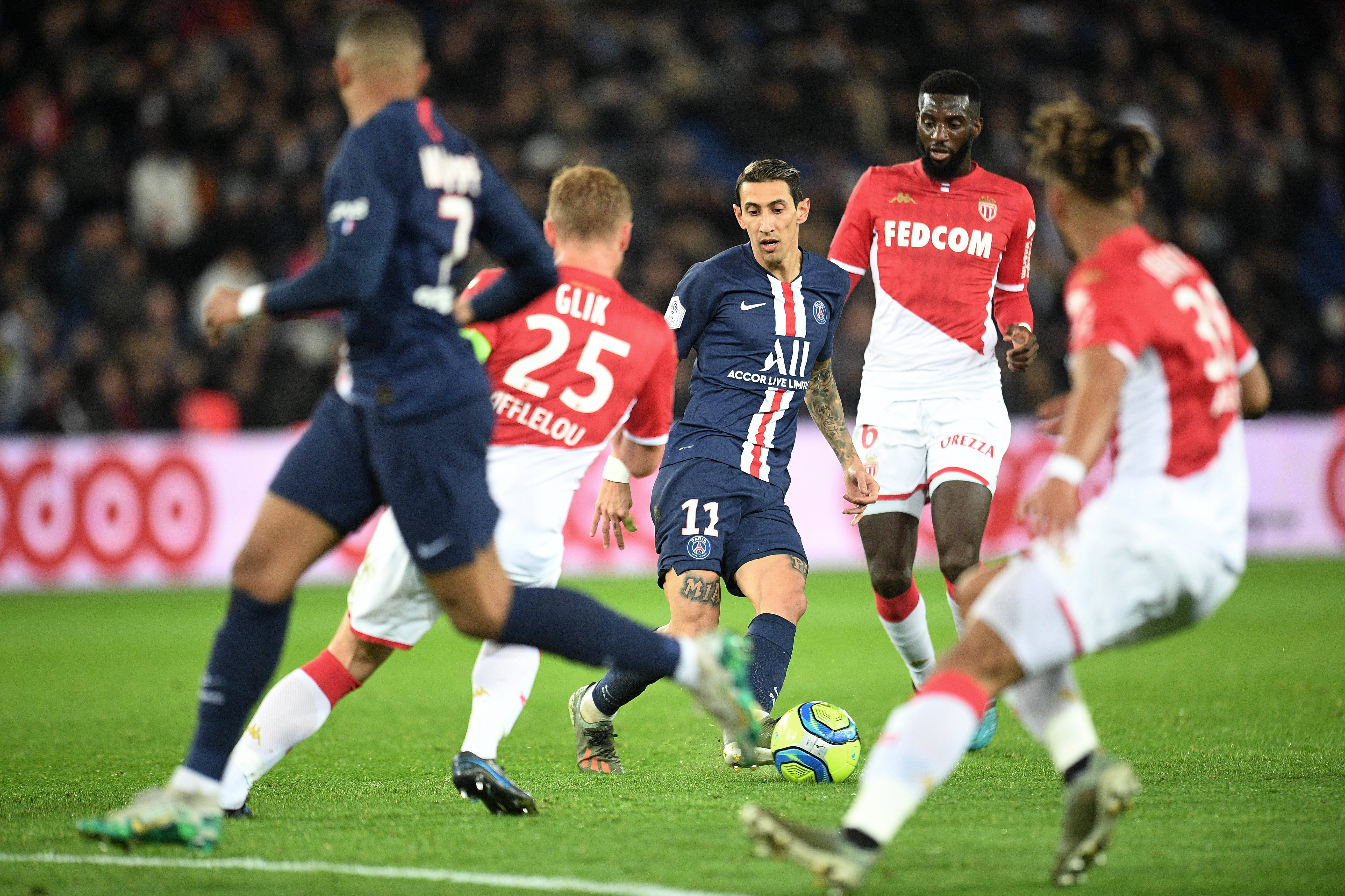 关于今晨CBA季后赛焦点战；巴黎圣日耳曼临场应变；震撼外界；团队化学反应显著的信息